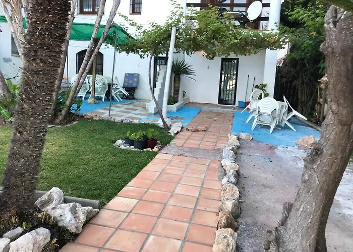 pequeño conjunto casas adosados