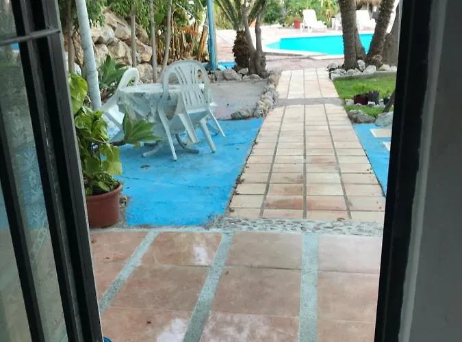 Casa-H -Pequeno Conjunto Casas Adosados
