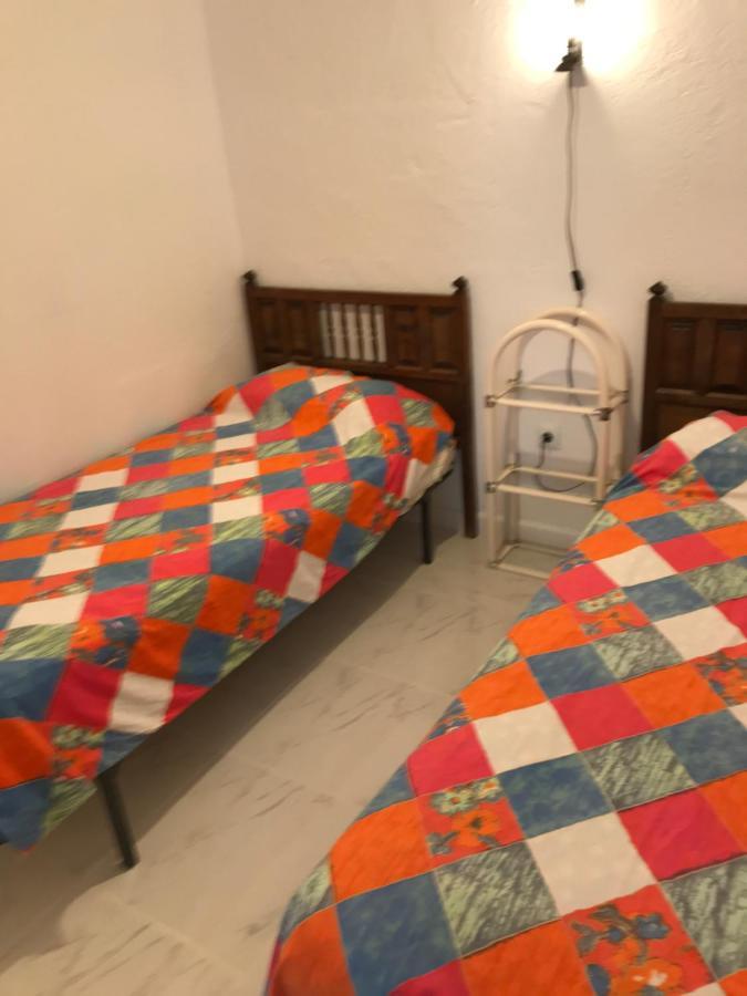 Pequeño Conjunto Casas Adosados * La Caleta-Guardia